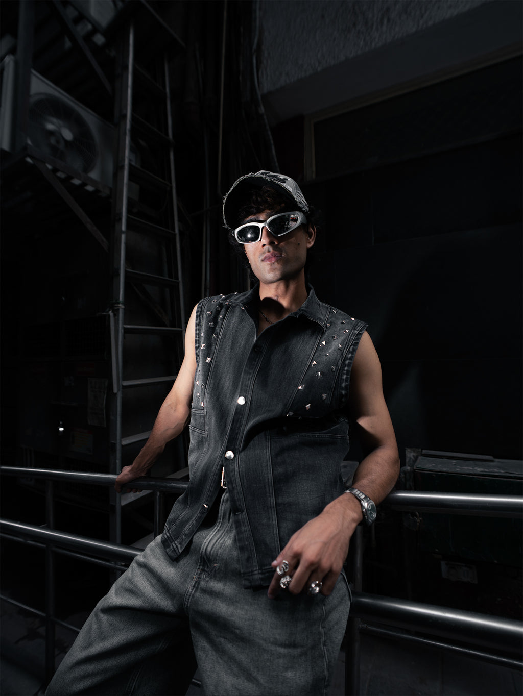IRON DUST STUD VEST