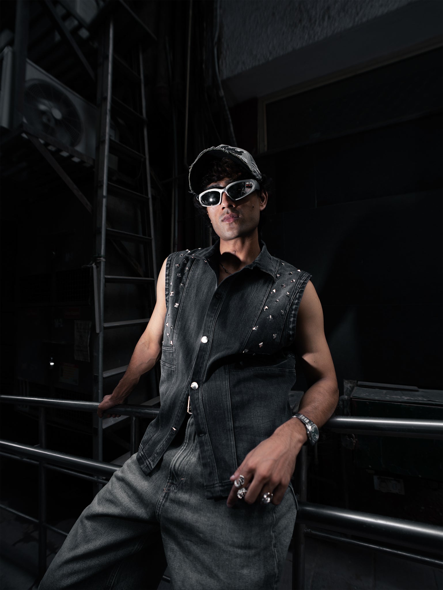 IRON DUST STUD VEST